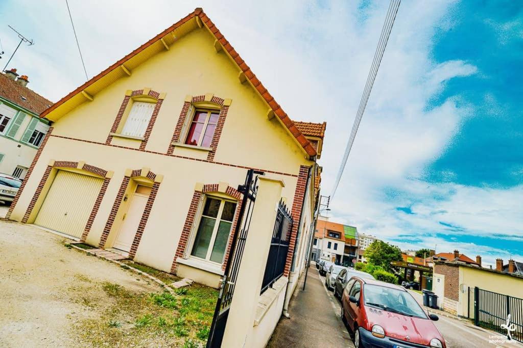 Maison Piscine Interieure Et Garage Troyes Kültér fotó